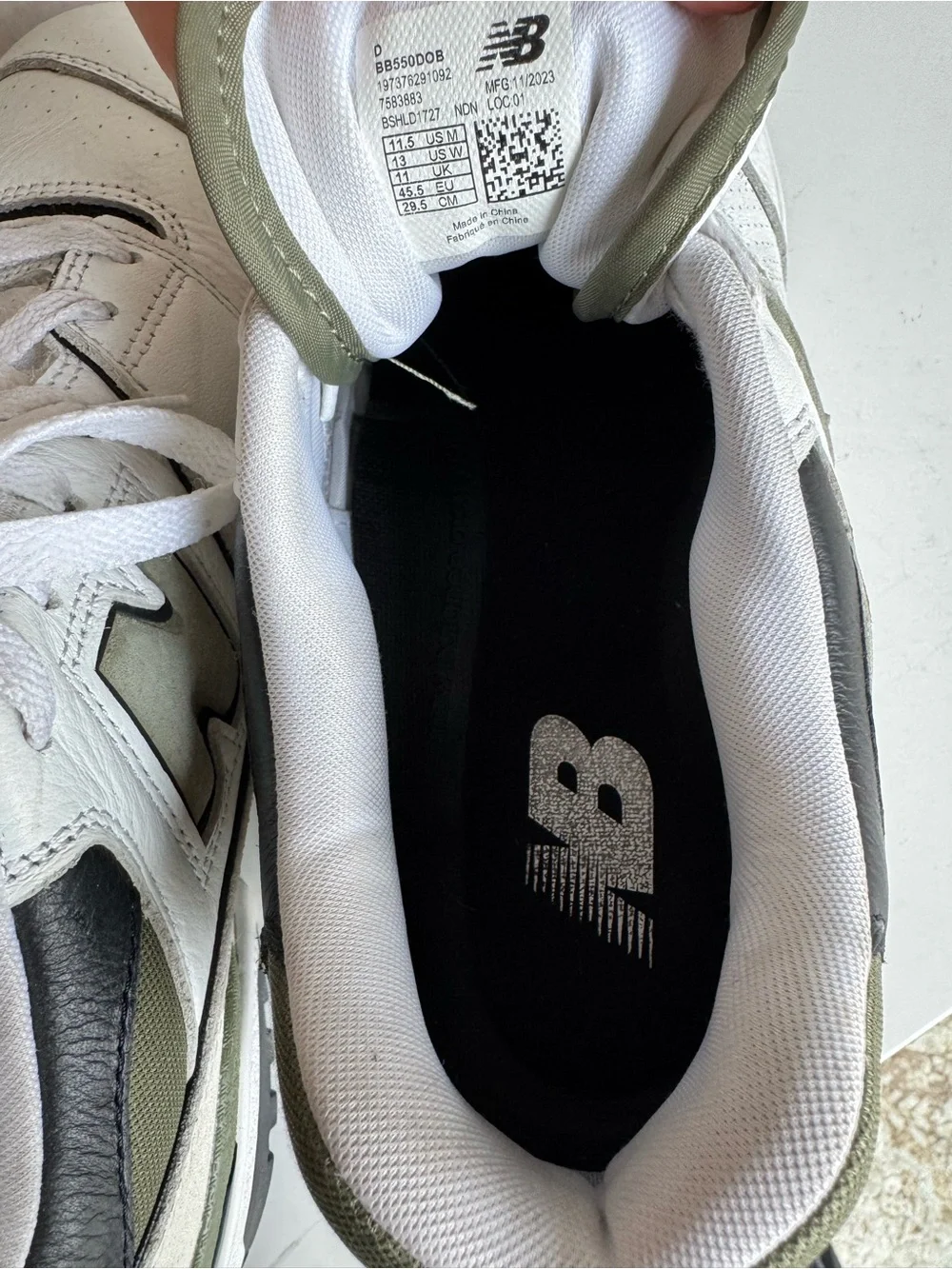 NEW BALANCE 550 WHITE & OLIVE SNEAKERS — SIZE 11.5